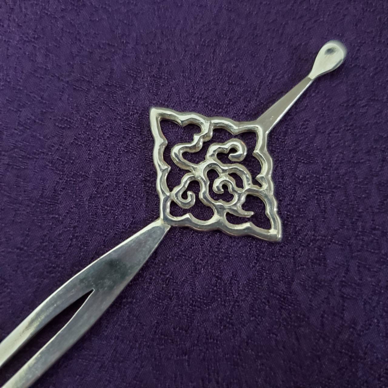 Kumo-Hishi MON Hairpin (Atelier Hana e)