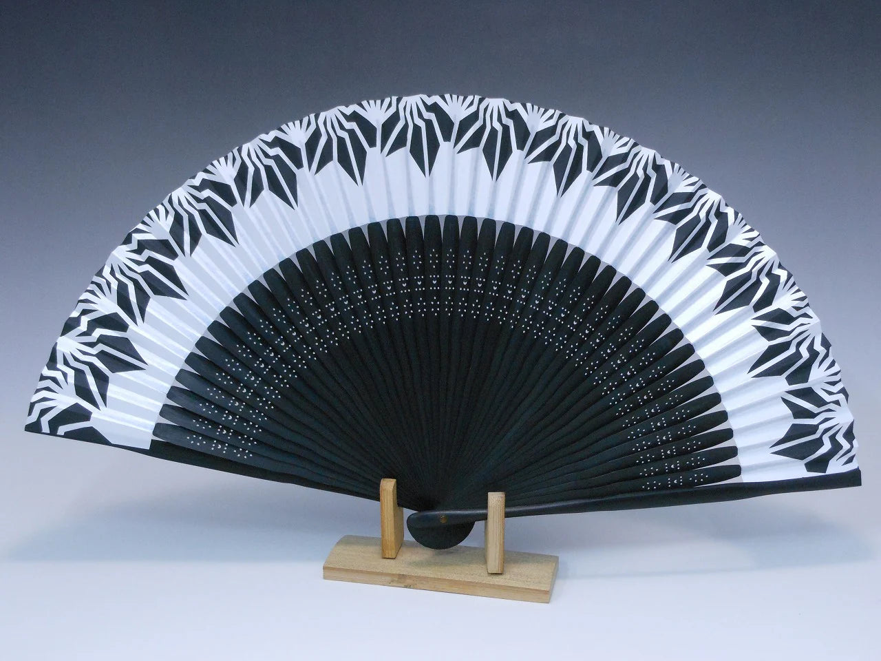 Men's Summer Fan 'BAKI folding Fan' with Sky BAKI Pattern on a White Background ( Yamatake Senpo)