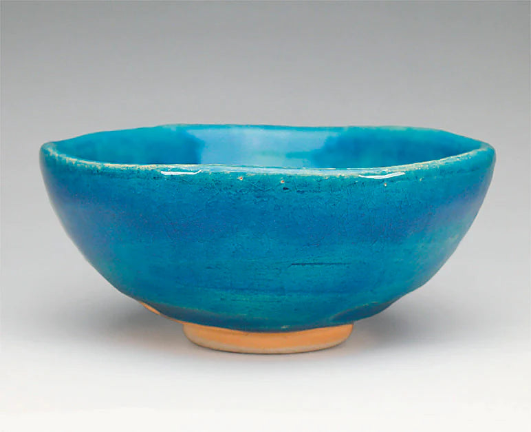 Turquoise glazed flat tea bowl (Yoshimura Rakunyu)