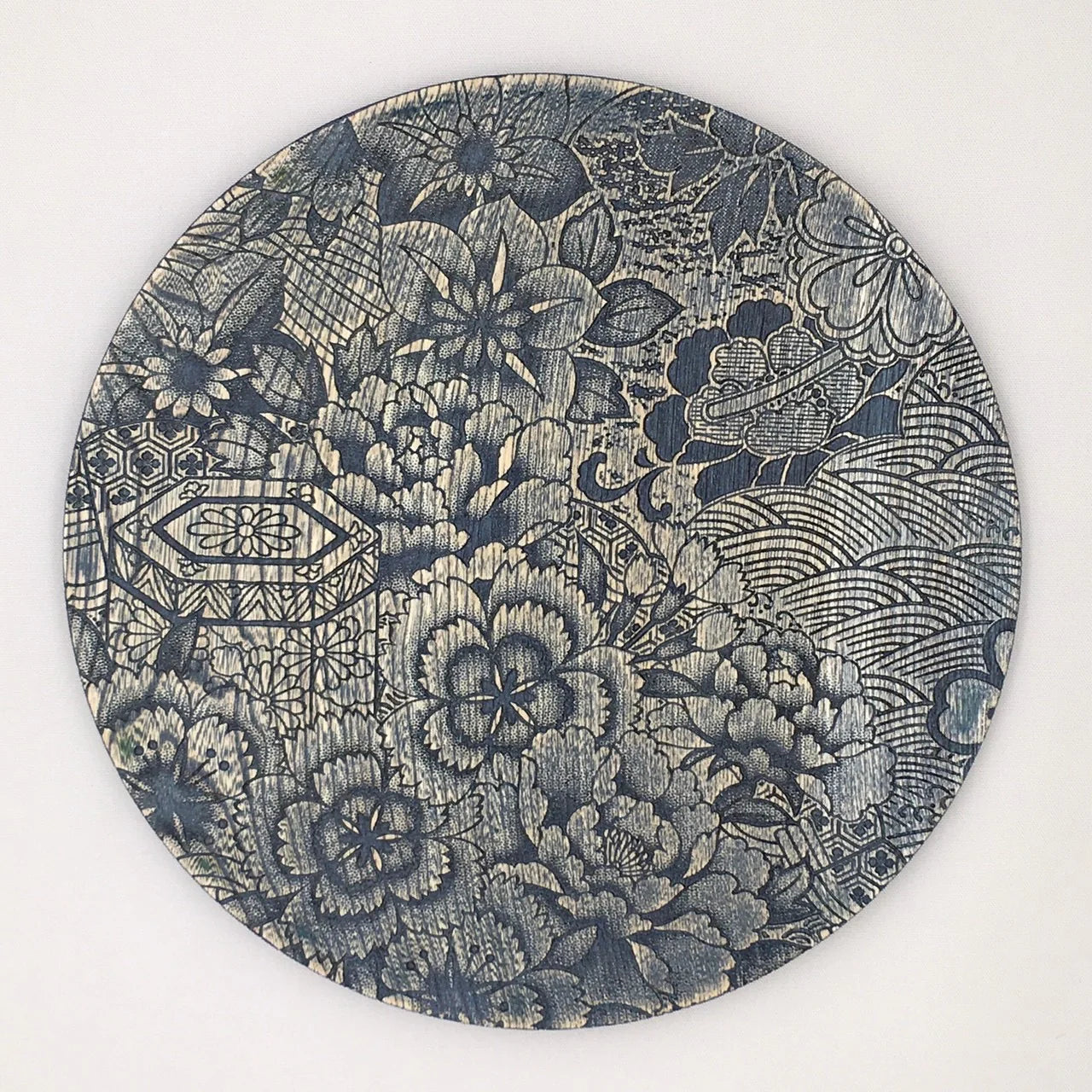 Large dish-Yuzen pattern carving-(Sansai)