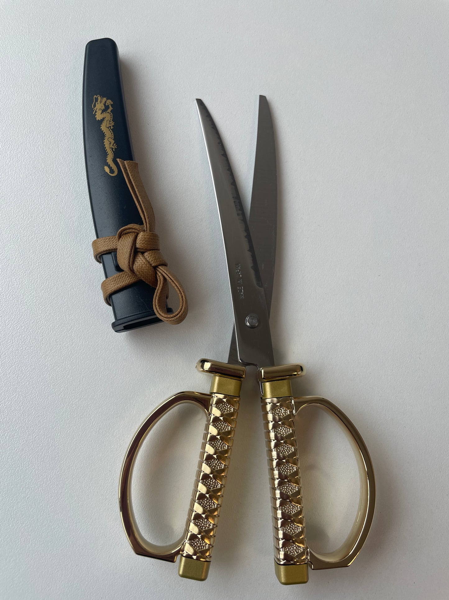 Scissor - Golden Dragon