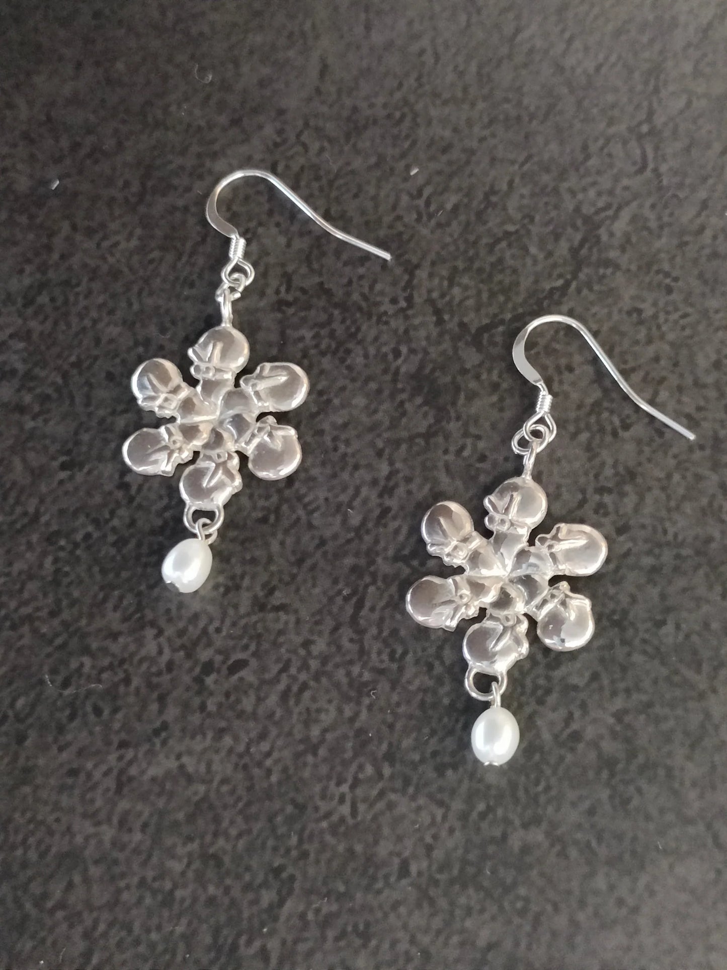 Mubyō tan - Piercing or Earring - Freshwater Pearl - White (Atelier Hana e)